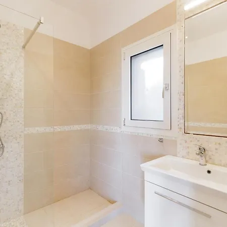 Breeze & Coco By Konnect, Avlaki Villa