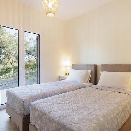 Breeze & Coco By Konnect, Avlaki Villa *