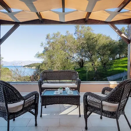 Villa Breeze & Coco By Konnect, Avlaki